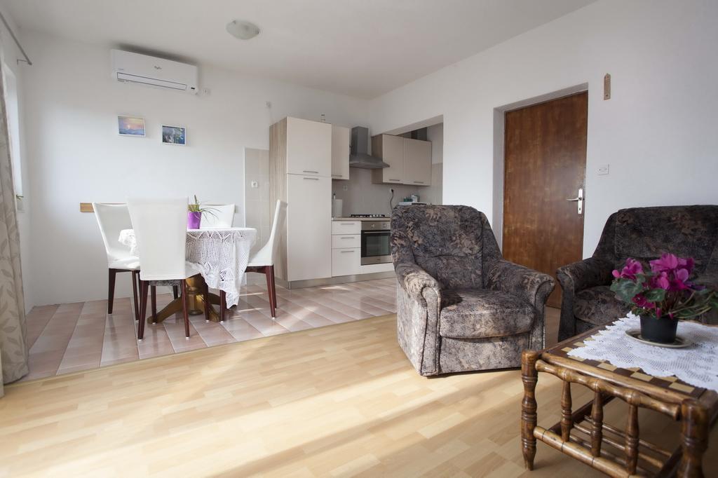 Apartments Dino Makarska Extérieur photo